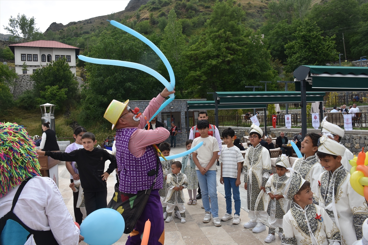 Gümüşhane'de Vakıflar Genel Müdürlüğünce toplu sünnet şöleni düzenlendi