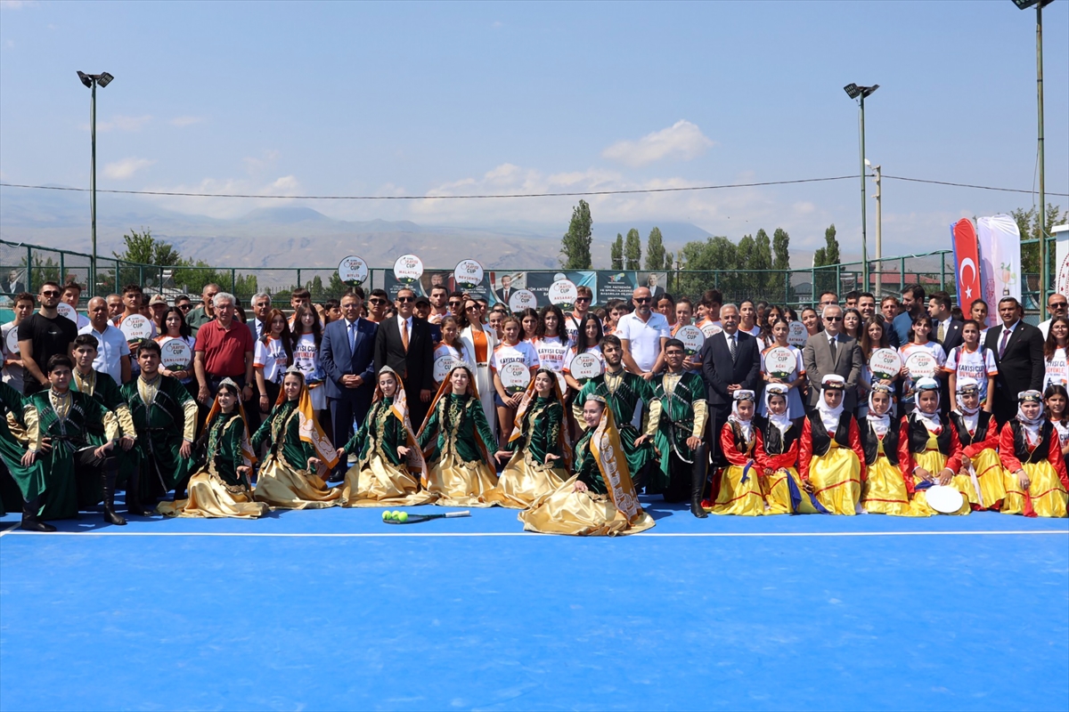Iğdır'da 6. Kayısı Cup Tenis Turnuvası başladı