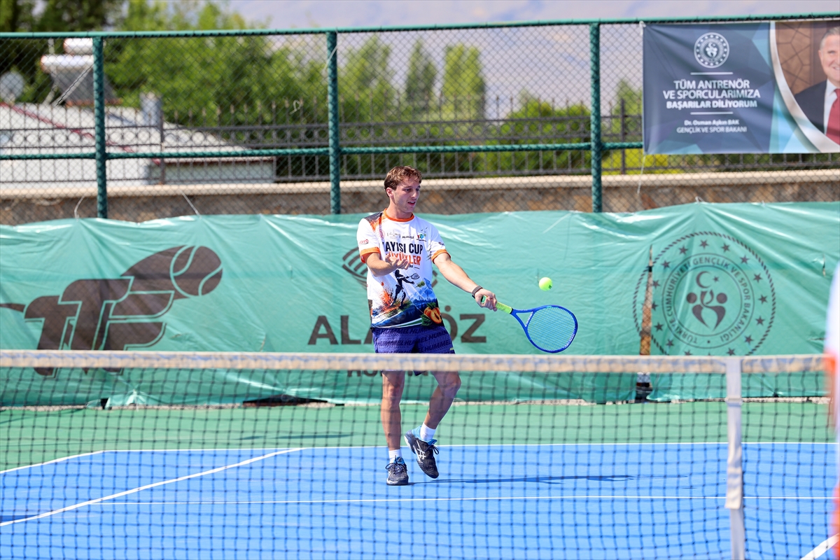 Iğdır'da 6. Kayısı Cup Tenis Turnuvası başladı