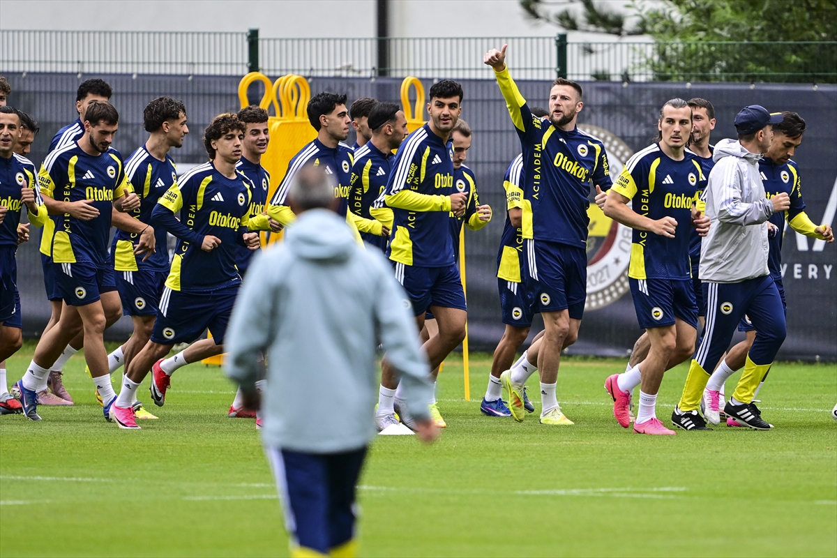 Fenerbahçe, yeni sezon hazırlıklarını sürdürdü