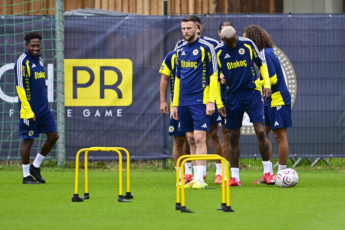 Fenerbahçe, yeni sezon hazırlıklarını sürdürdü