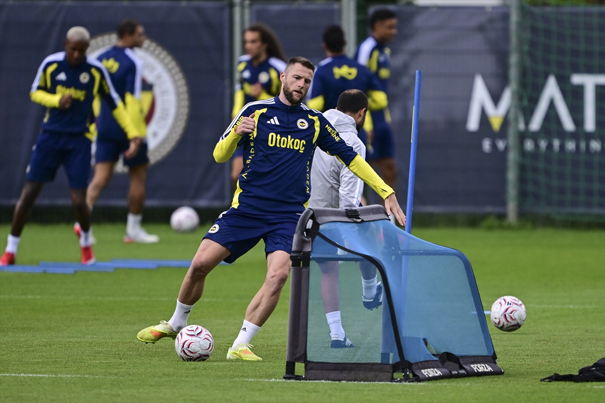 Fenerbahçe, yeni sezon hazırlıklarını sürdürdü