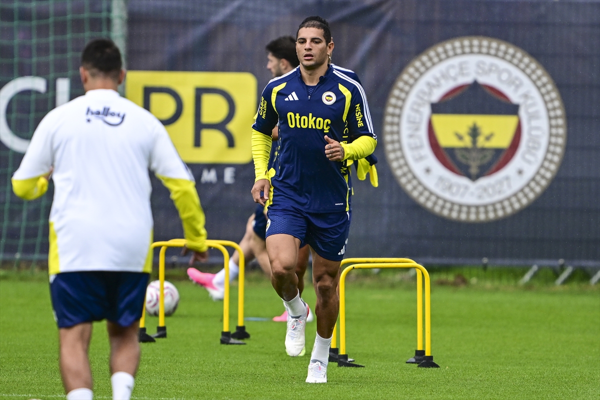 Fenerbahçe, yeni sezon hazırlıklarını sürdürdü