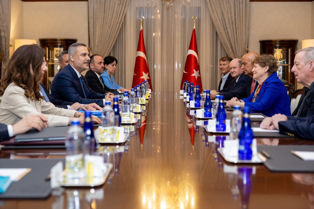 Dışişleri Bakanı Fidan, Ankara'da ABD'li senatörleri kabul etti