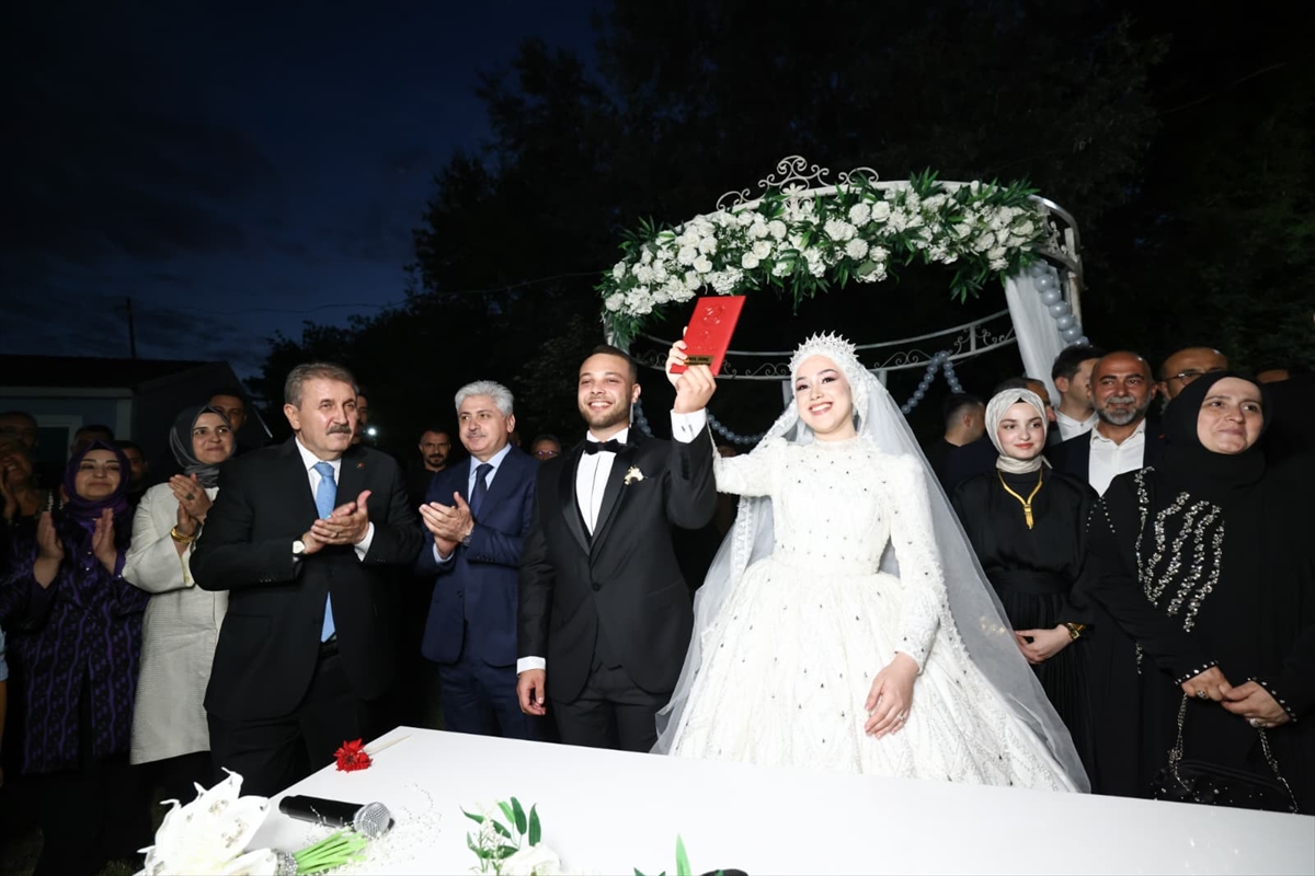 Destici: Çiftlere Hz. Adem ve Hz. Havva saadetini diledim