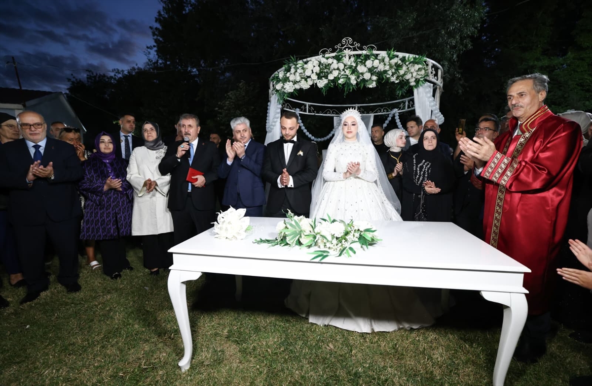Destici: Çiftlere Hz. Adem ve Hz. Havva saadetini diledim