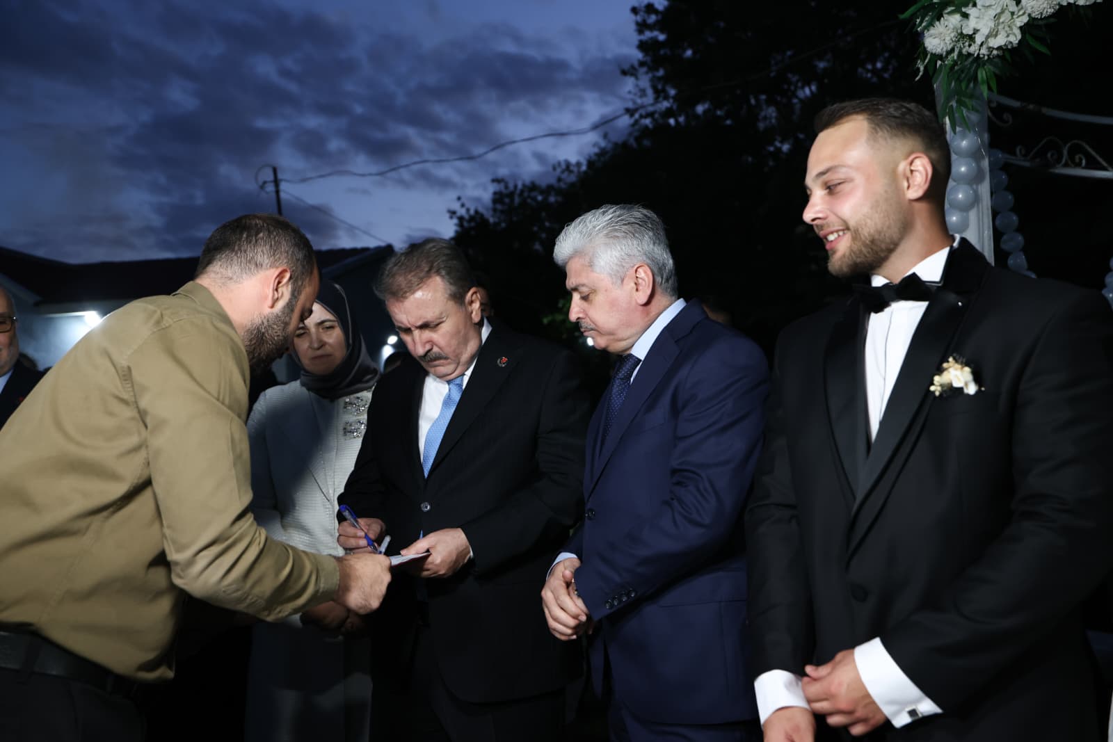 Destici: Çiftlere Hz. Adem ve Hz. Havva saadetini diledim