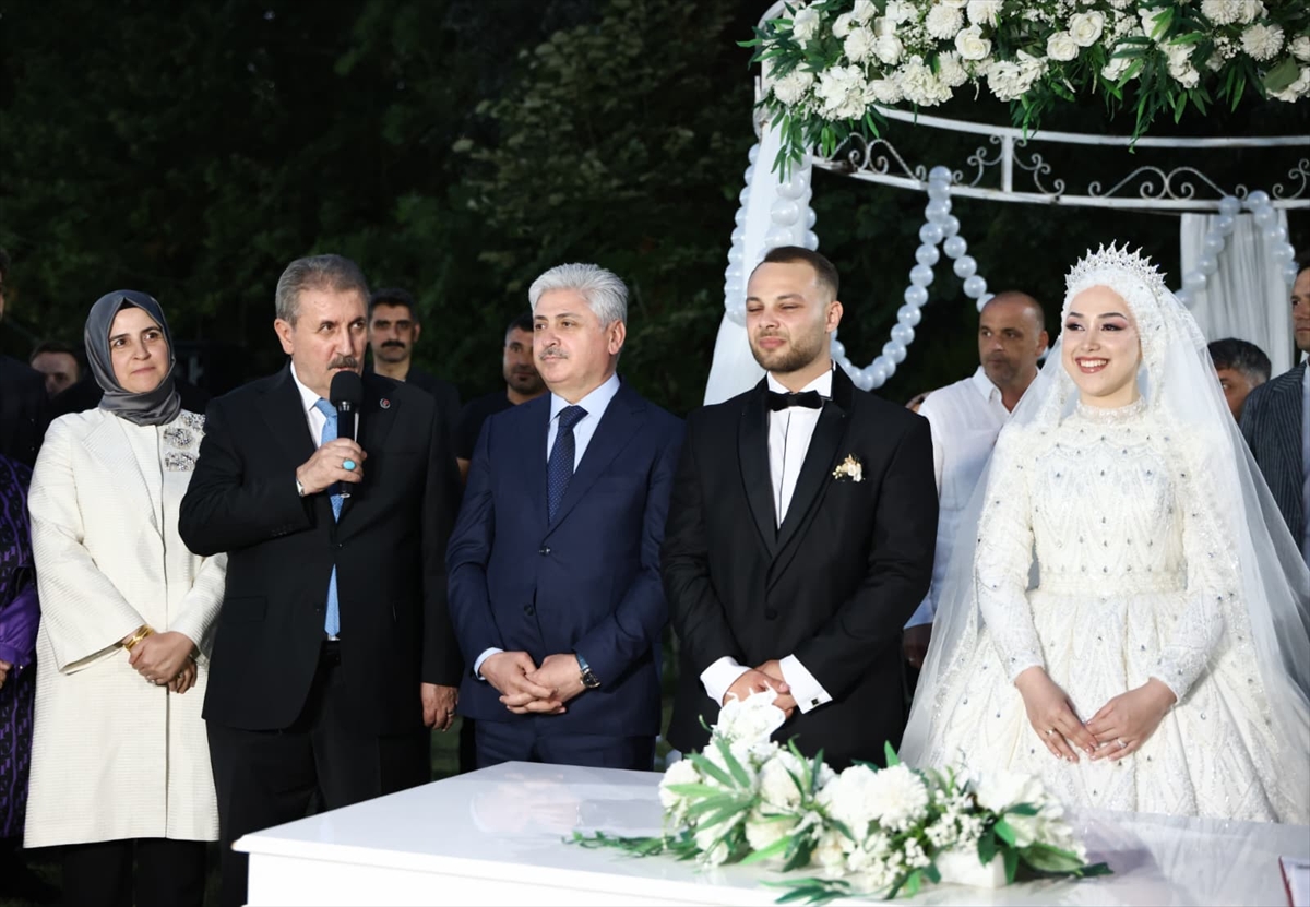 Destici: Çiftlere Hz. Adem ve Hz. Havva saadetini diledim