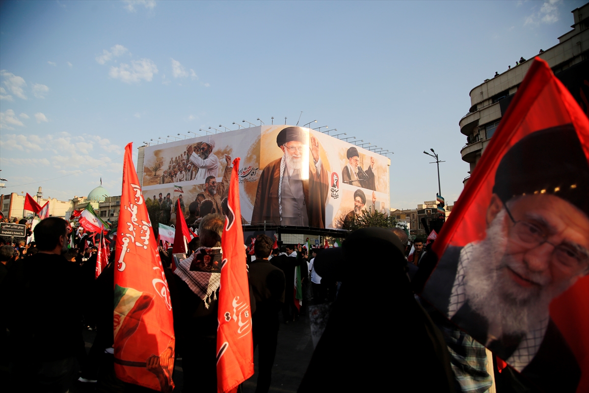 Hamaney için Tahran'da dev veda töreni