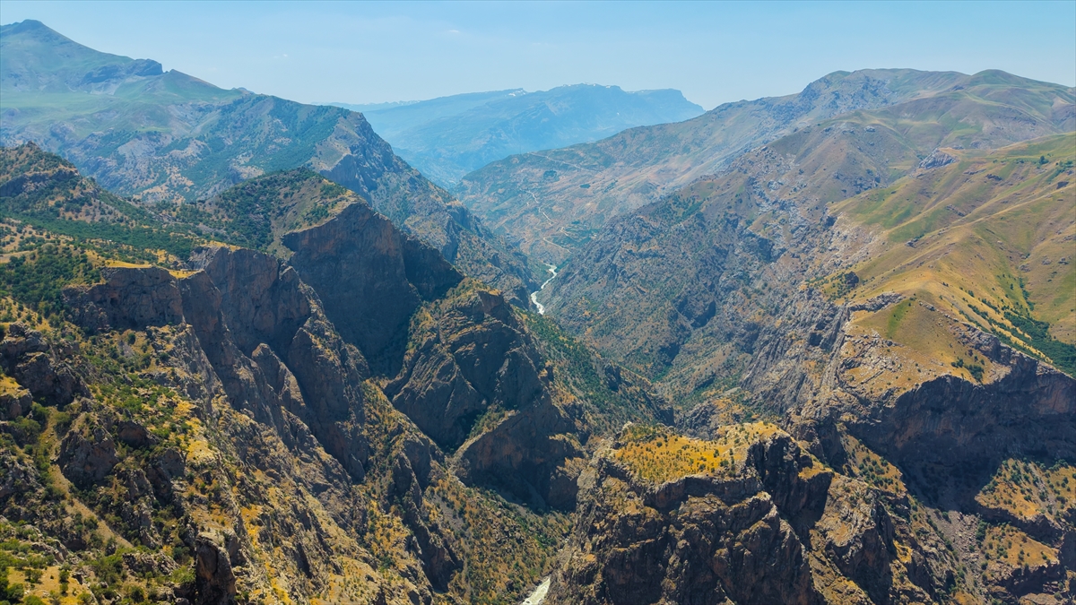 Siirt'te 2156 rakımlı yayla dronla görüntülendi
