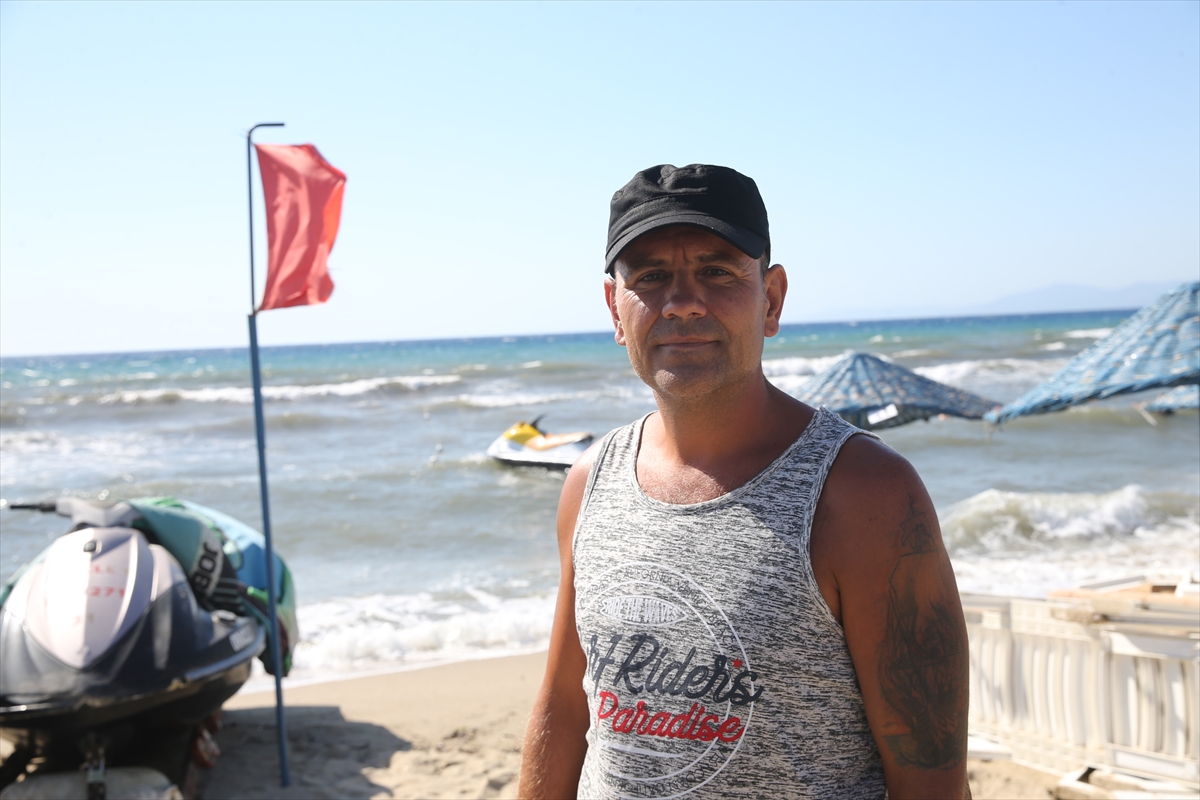 Aydın'da 3 kişinin boğulduğu plajda riskli olmasına rağmen denize giriliyor