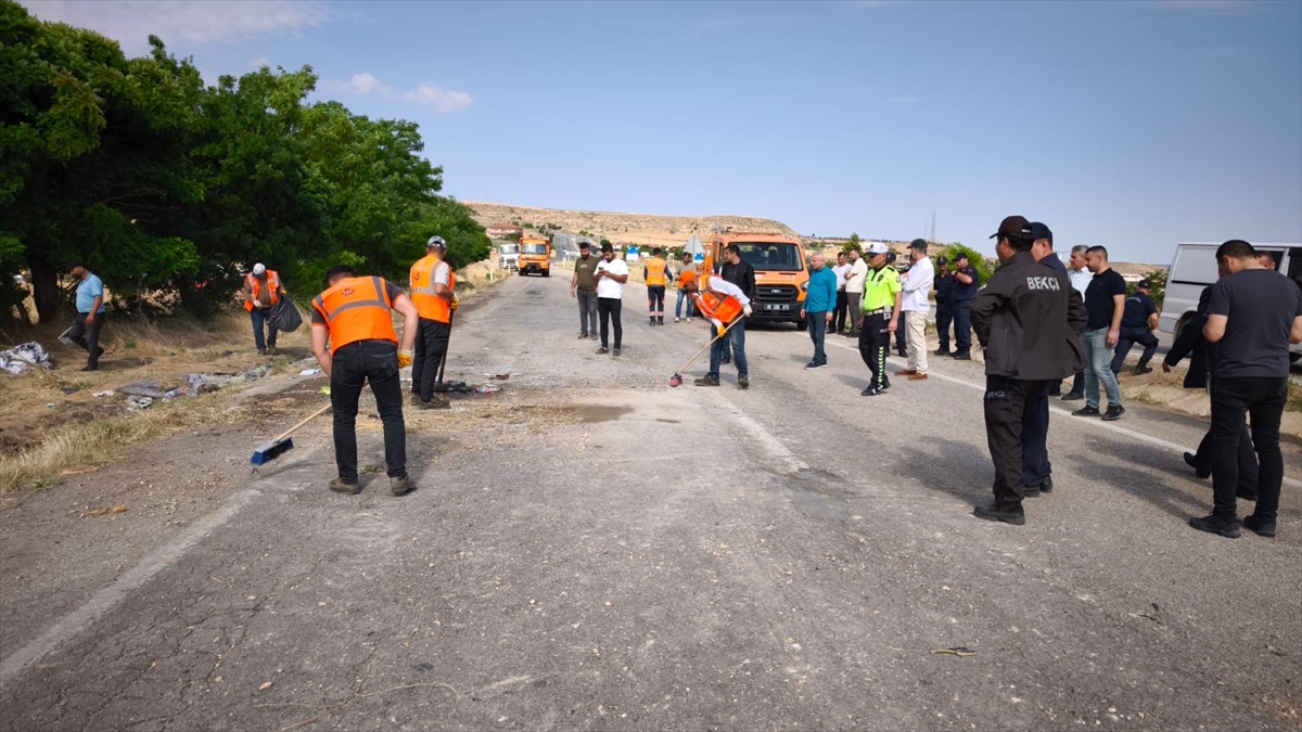GÜNCELLEME - Kırıkkale'de devrilen yolcu otobüsündeki 1 kişi öldü, 40 kişi yaralandı
