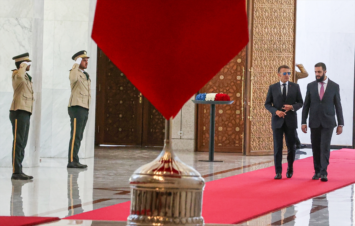 Suriye Cumhurbaşkanı Şara, Fransa Cumhurbaşkanı Macron ile Şam'da görüştü