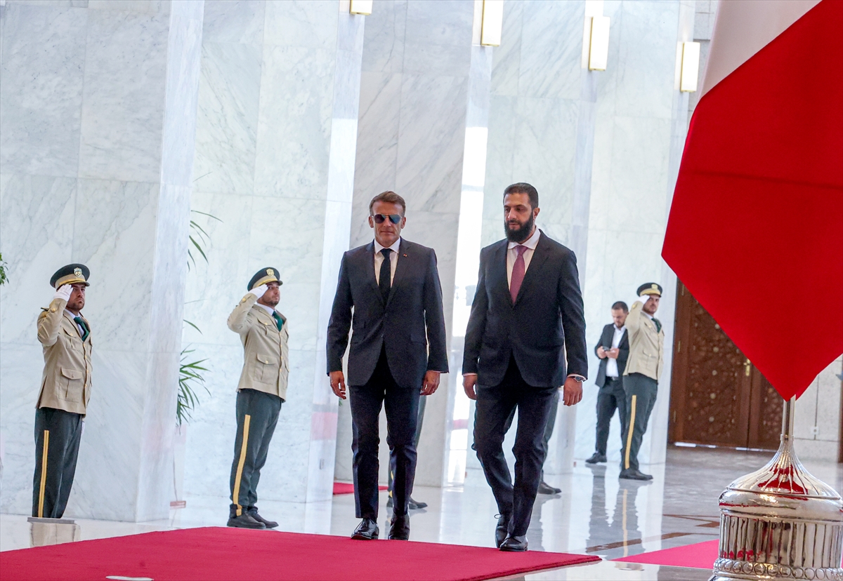 Suriye Cumhurbaşkanı Şara, Fransa Cumhurbaşkanı Macron ile Şam'da görüştü