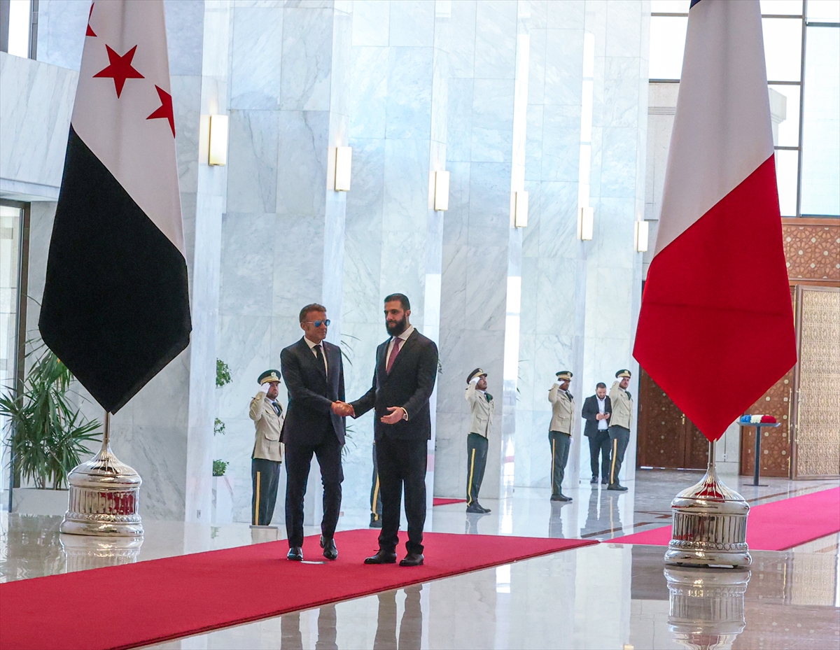 Suriye Cumhurbaşkanı Şara, Fransa Cumhurbaşkanı Macron ile Şam'da görüştü