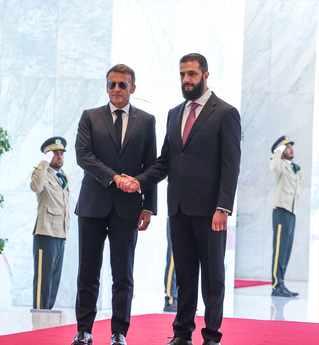 Suriye Cumhurbaşkanı Şara, Fransa Cumhurbaşkanı Macron ile Şam'da görüştü