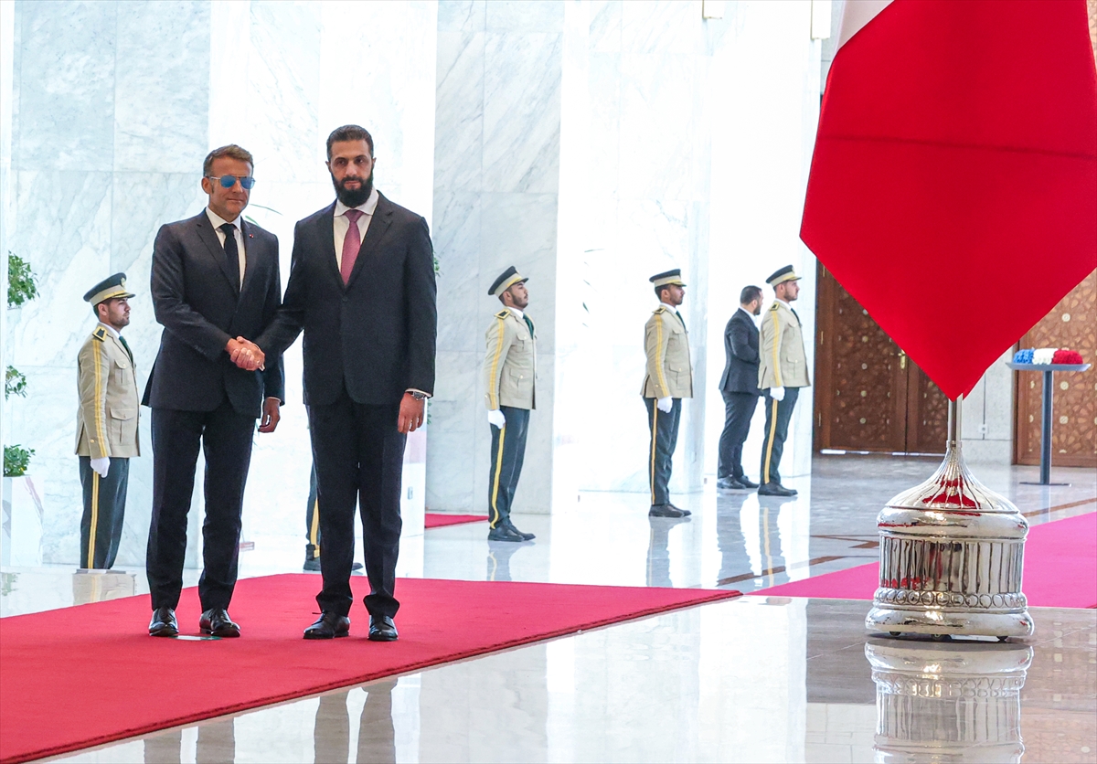 Suriye Cumhurbaşkanı Şara, Fransa Cumhurbaşkanı Macron ile Şam'da görüştü