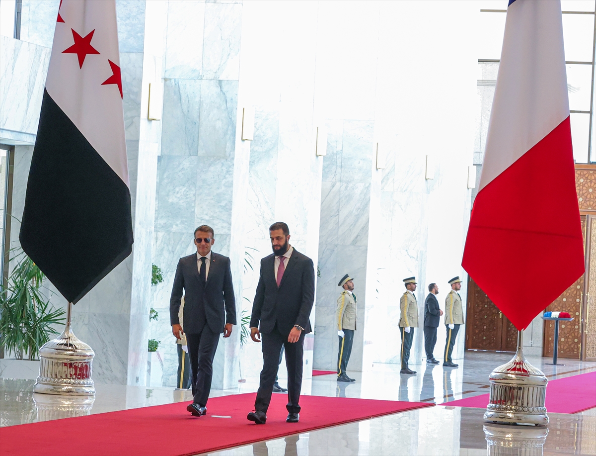 Suriye Cumhurbaşkanı Şara, Fransa Cumhurbaşkanı Macron ile Şam'da görüştü