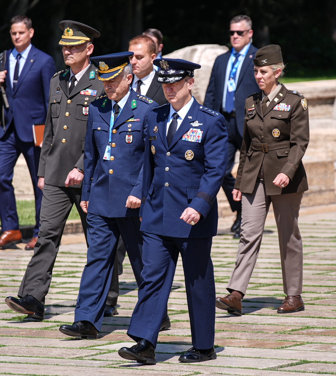 NATO ANKARA ZİRVESİ - ABD Genelkurmay Başkanı Dan Caine, Anıtkabir'i ziyaret etti