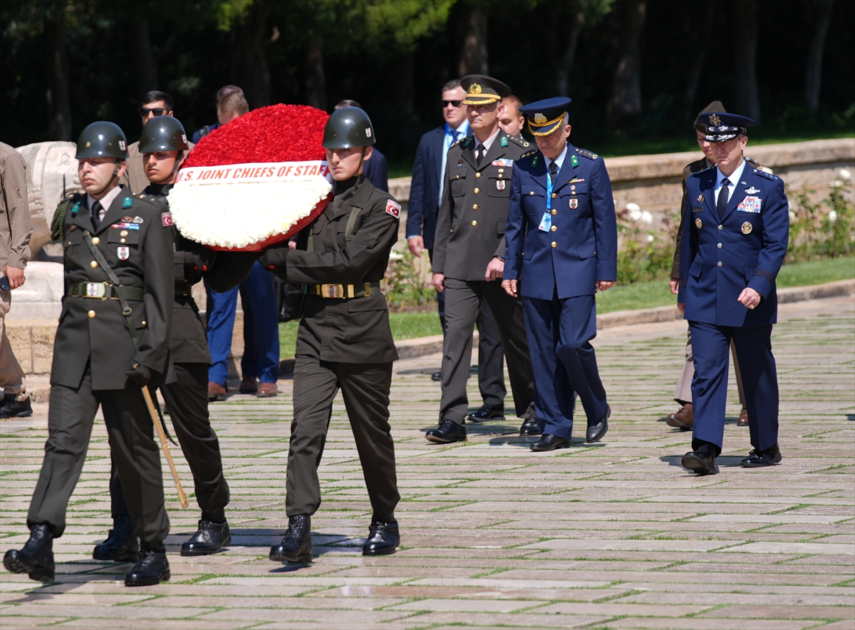 NATO ANKARA ZİRVESİ - ABD Genelkurmay Başkanı Dan Caine, Anıtkabir'i ziyaret etti