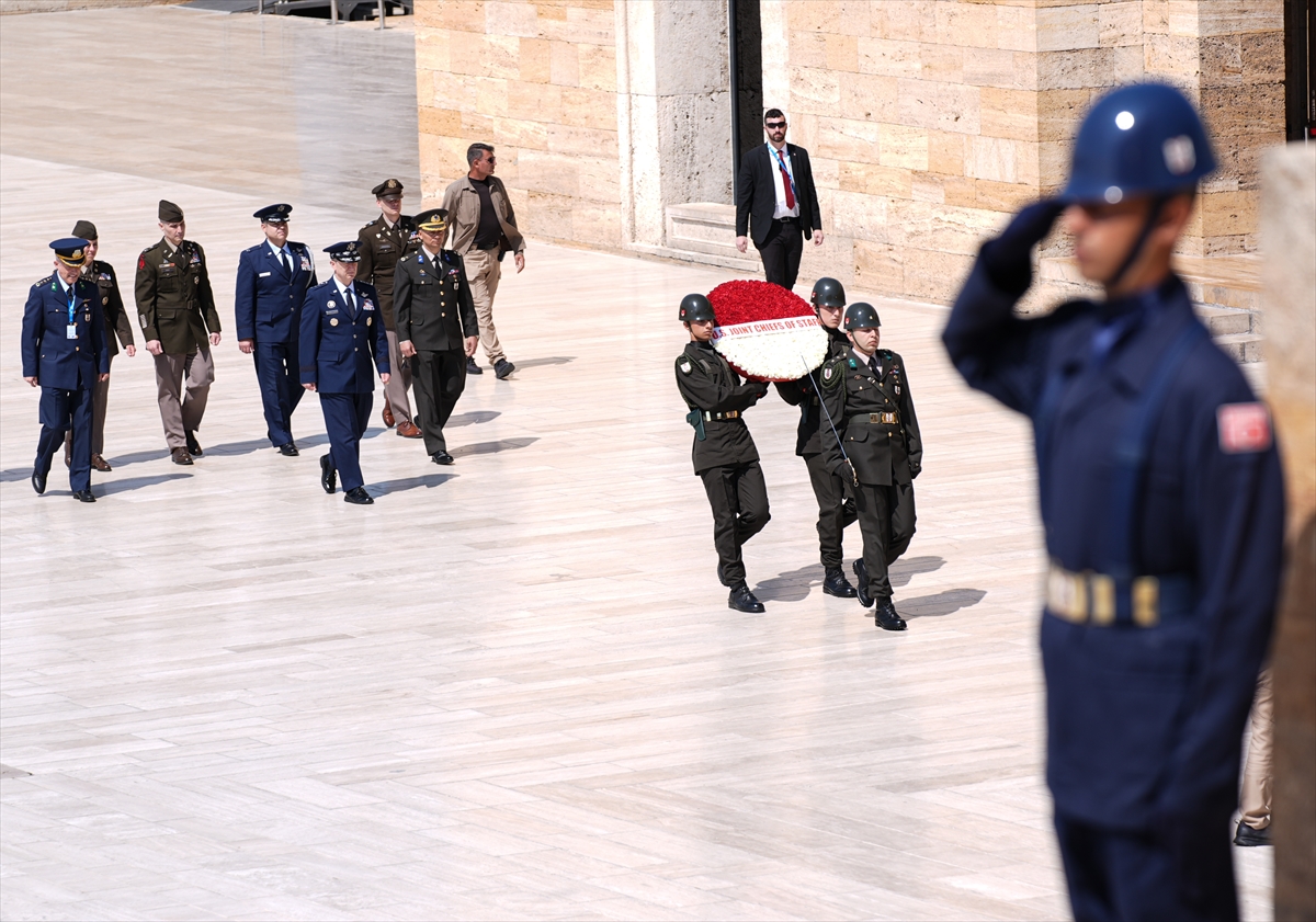 NATO ANKARA ZİRVESİ - ABD Genelkurmay Başkanı Dan Caine, Anıtkabir'i ziyaret etti