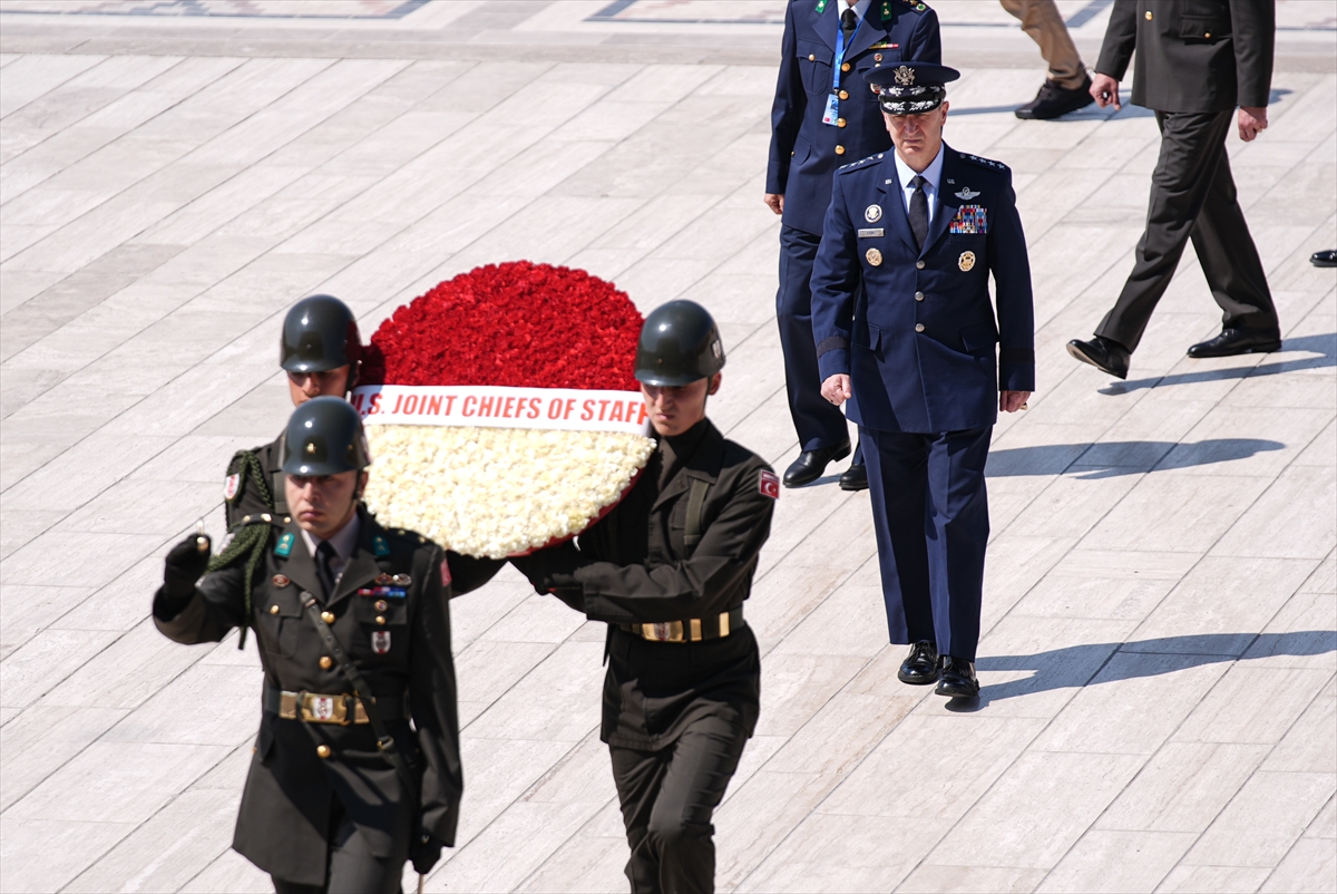 NATO ANKARA ZİRVESİ - ABD Genelkurmay Başkanı Dan Caine, Anıtkabir'i ziyaret etti