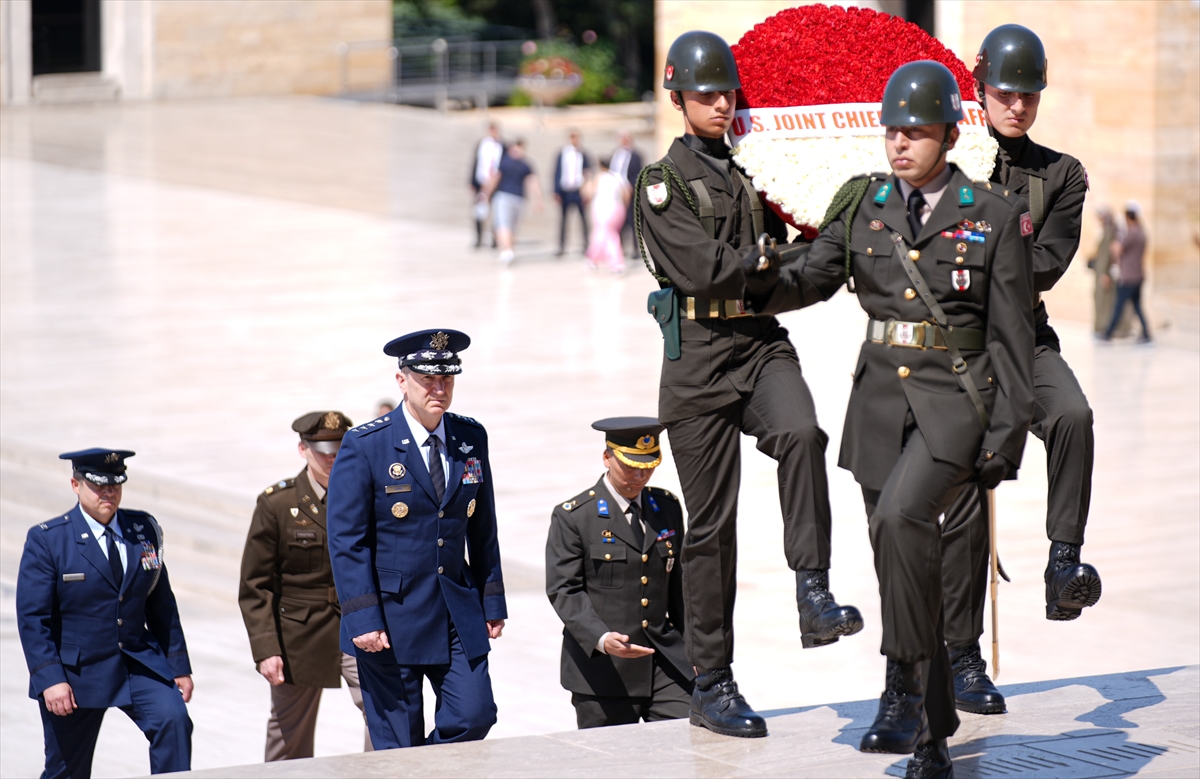 NATO ANKARA ZİRVESİ - ABD Genelkurmay Başkanı Dan Caine, Anıtkabir'i ziyaret etti