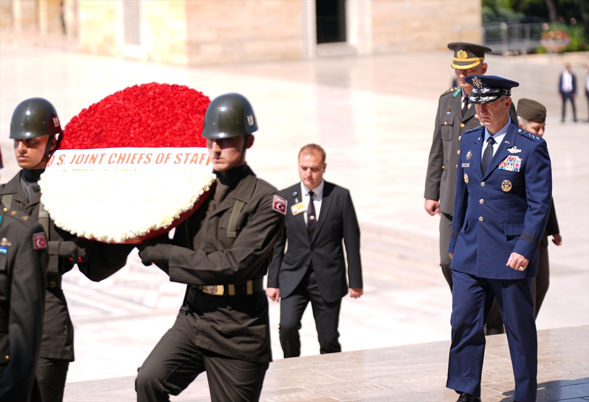 NATO ANKARA ZİRVESİ - ABD Genelkurmay Başkanı Dan Caine, Anıtkabir'i ziyaret etti
