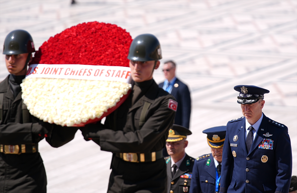 NATO ANKARA ZİRVESİ - ABD Genelkurmay Başkanı Dan Caine, Anıtkabir'i ziyaret etti