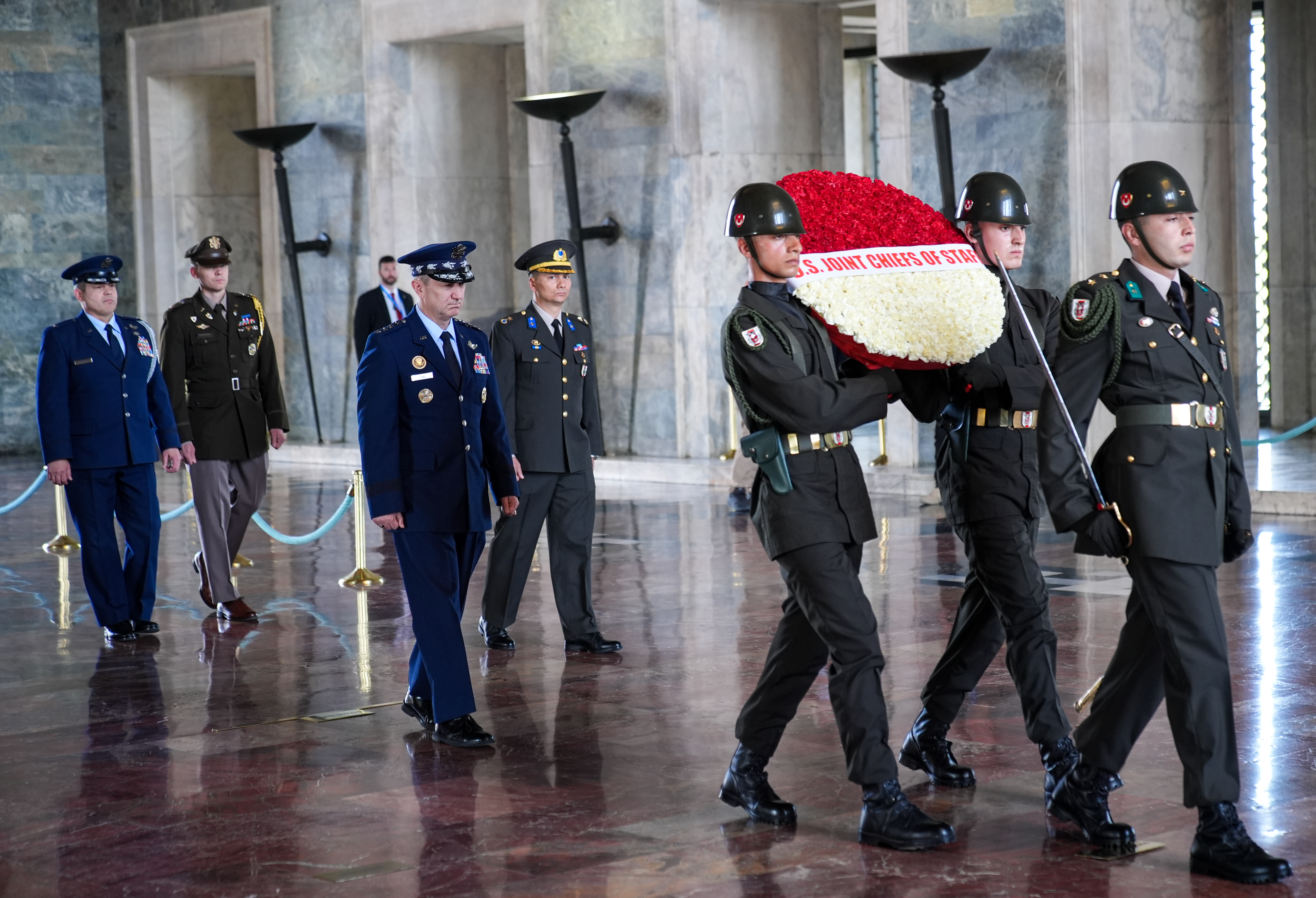 NATO ANKARA ZİRVESİ - ABD Genelkurmay Başkanı Dan Caine, Anıtkabir'i ziyaret etti