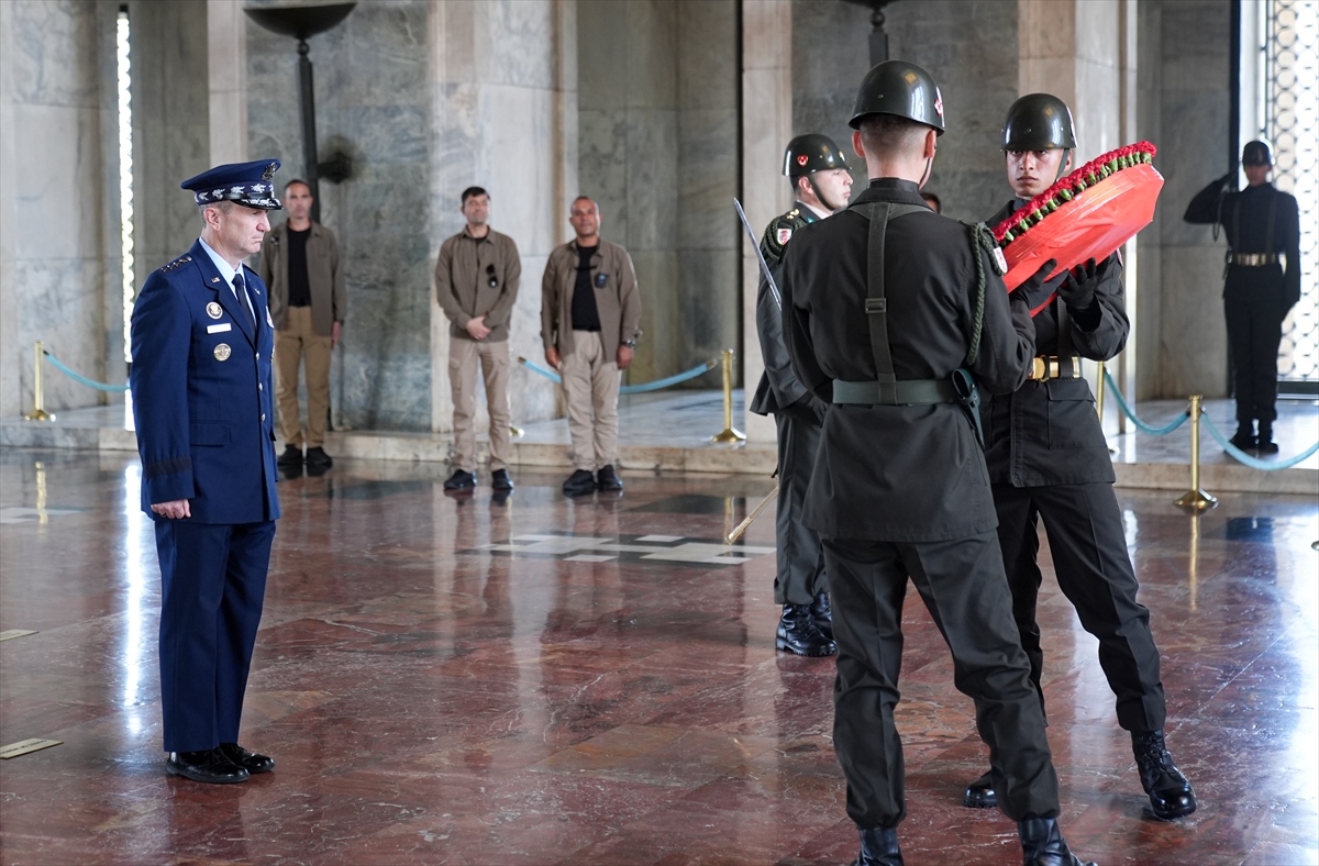 NATO ANKARA ZİRVESİ - ABD Genelkurmay Başkanı Dan Caine, Anıtkabir'i ziyaret etti