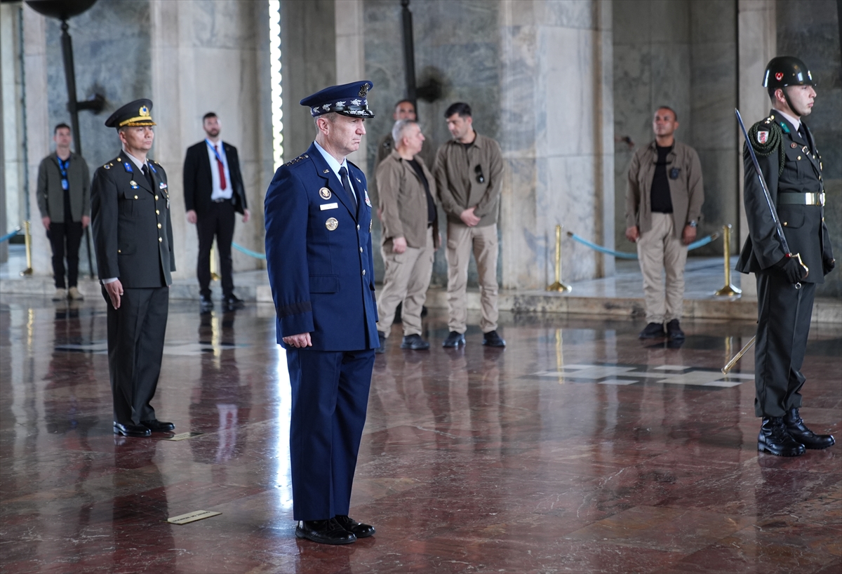 NATO ANKARA ZİRVESİ - ABD Genelkurmay Başkanı Dan Caine, Anıtkabir'i ziyaret etti