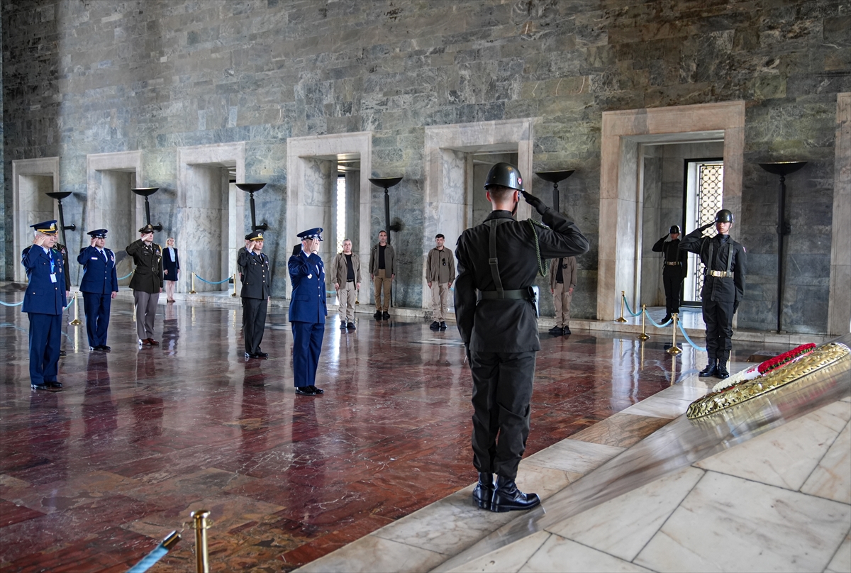 NATO ANKARA ZİRVESİ - ABD Genelkurmay Başkanı Dan Caine, Anıtkabir'i ziyaret etti