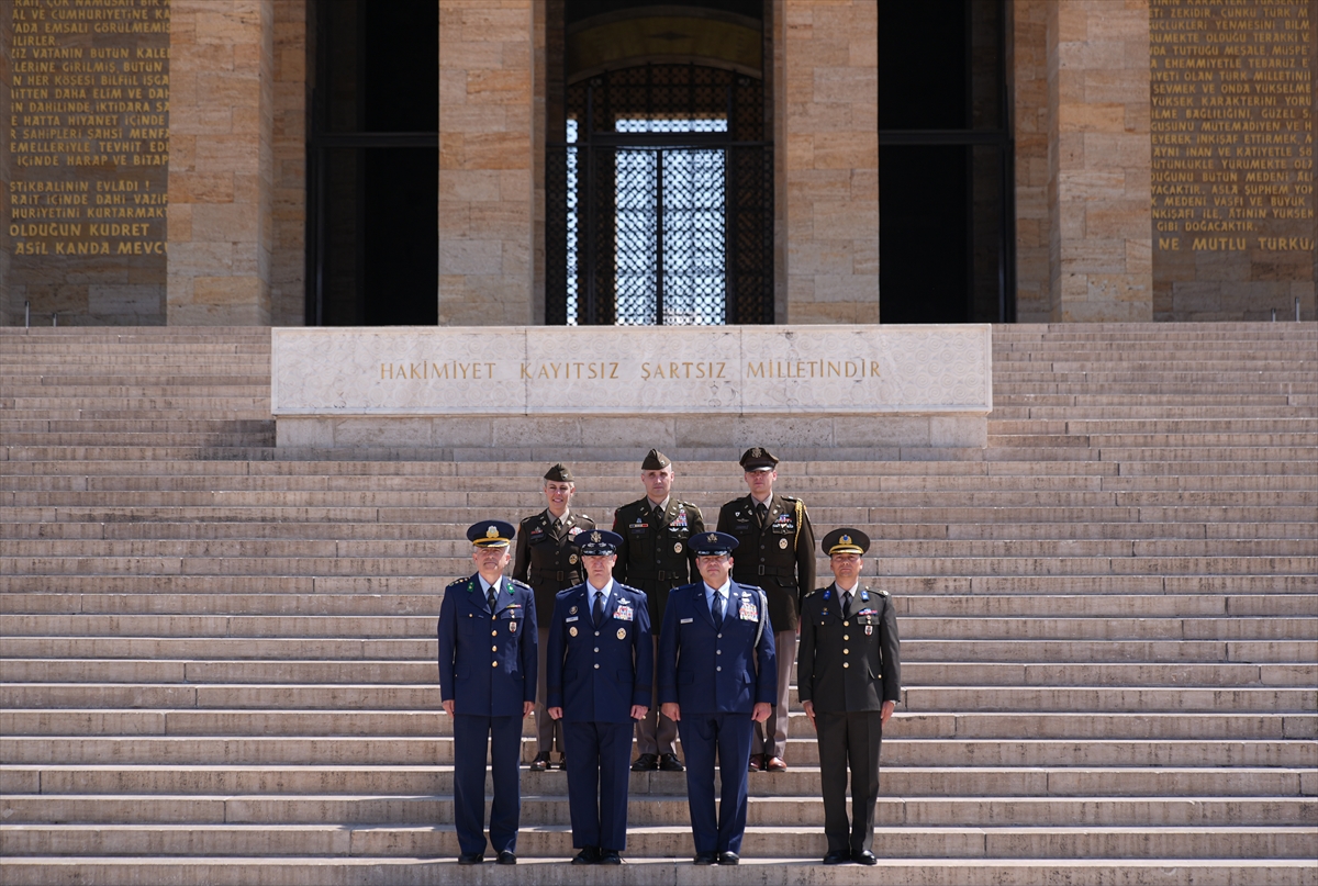 NATO ANKARA ZİRVESİ - ABD Genelkurmay Başkanı Dan Caine, Anıtkabir'i ziyaret etti