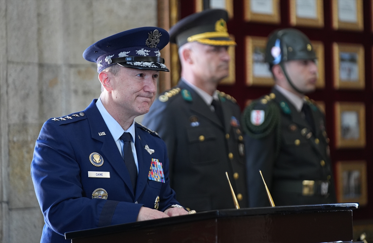 NATO ANKARA ZİRVESİ - ABD Genelkurmay Başkanı Dan Caine, Anıtkabir'i ziyaret etti