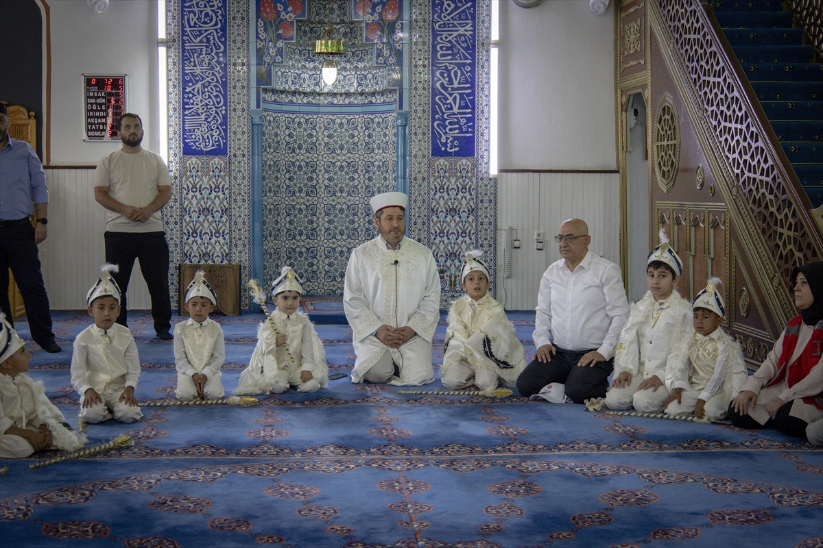 Vakıflar: 34 çocuk için sünnet şöleni