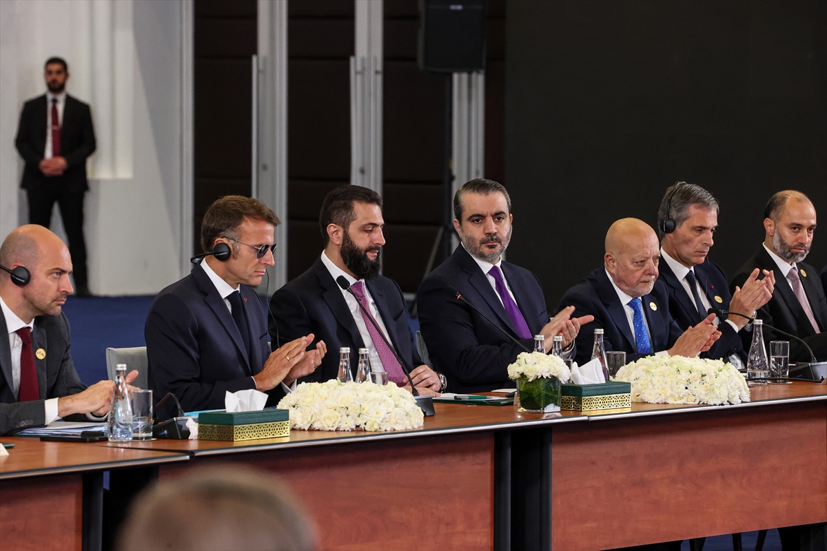 Suriye Cumhurbaşkanı Şara ile Fransa Cumhurbaşkanı Macron, Suriye-Fransa Ekonomi Forumu'nda konuştu