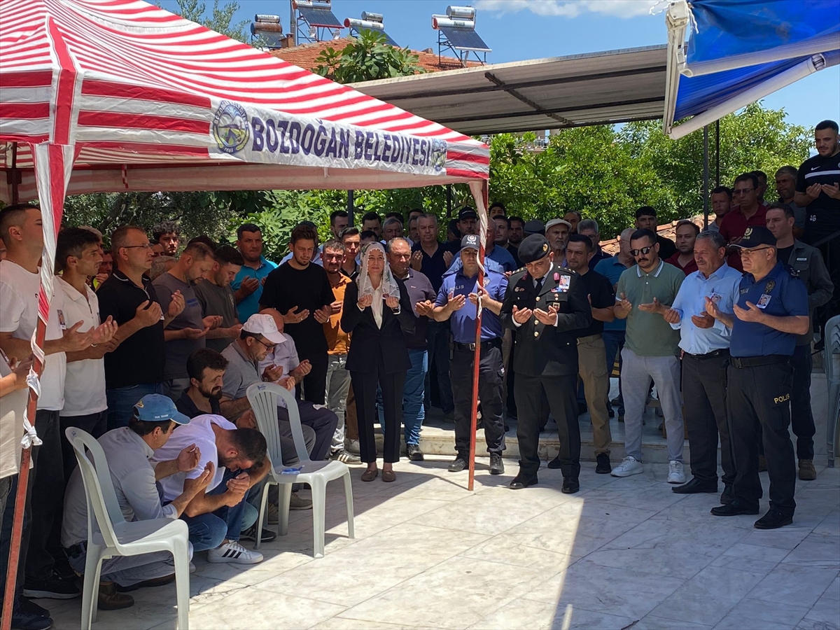 Aydın'da amcasının kullandığı otomobille çarpıştığı kazada ölen uzman çavuş toprağa verildi
