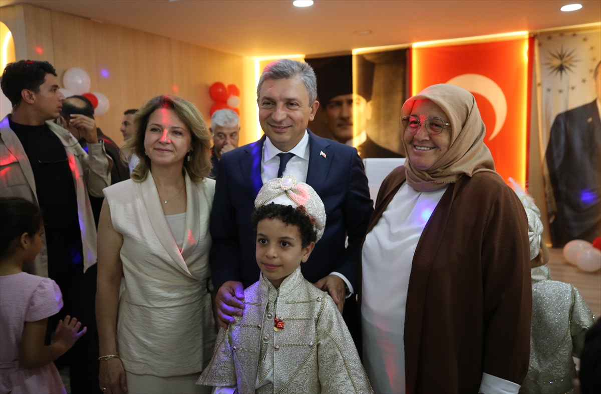 Antalya'da vakıf geleneği kapsamında 39 çocuk sünnet ettirildi