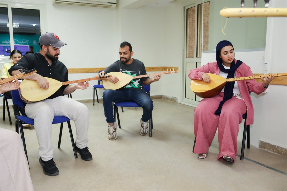 Yunus Emre Enstitüsü Kahire'de bağlama kursu başlattı
