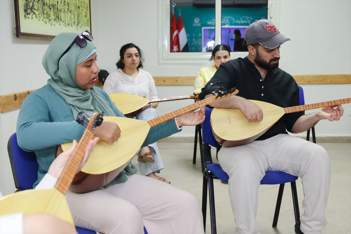 Yunus Emre Enstitüsü Kahire'de bağlama kursu başlattı