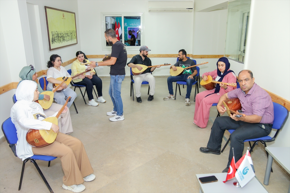 Yunus Emre Enstitüsü Kahire'de bağlama kursu başlattı