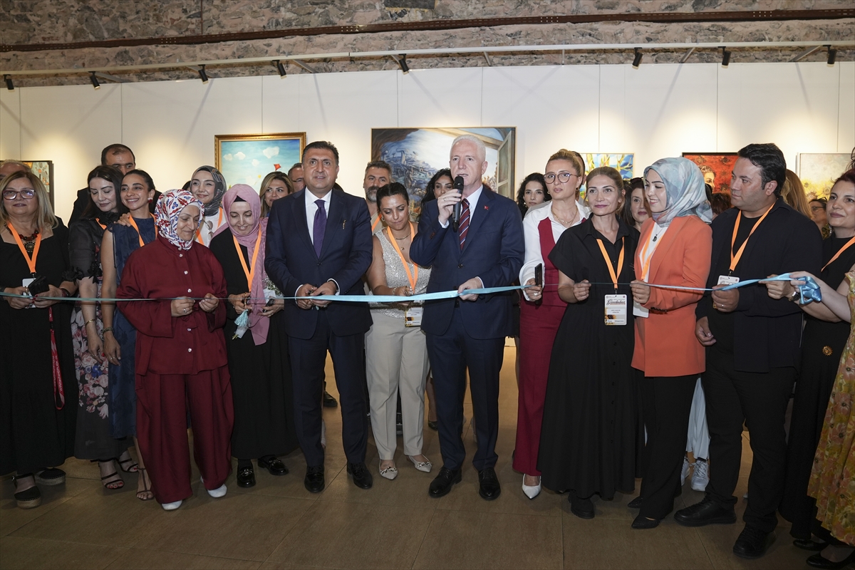 Öğretmenlerin aile temalı eserleri "Günebakan" sergisinde buluştu