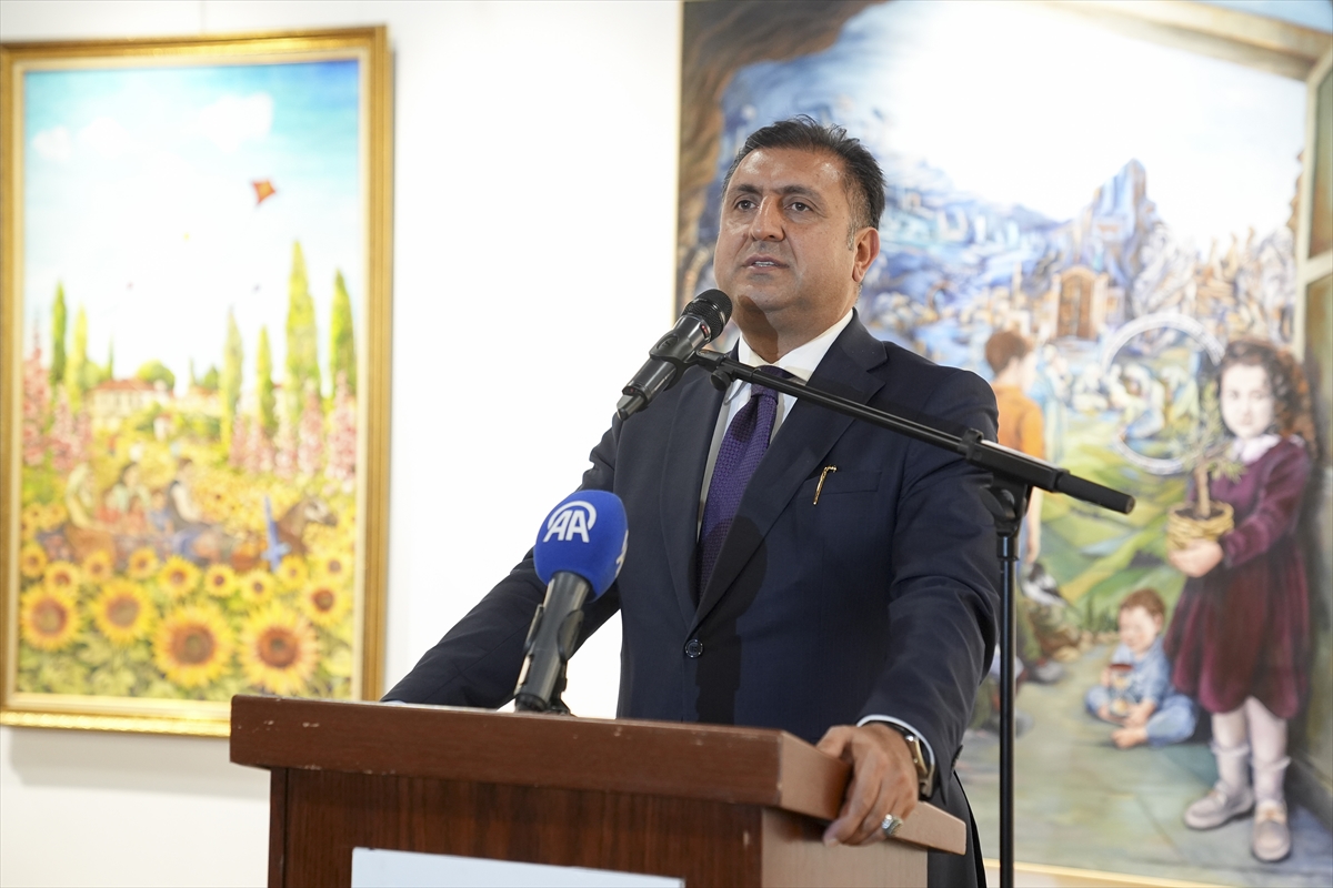 Öğretmenlerin aile temalı eserleri "Günebakan" sergisinde buluştu