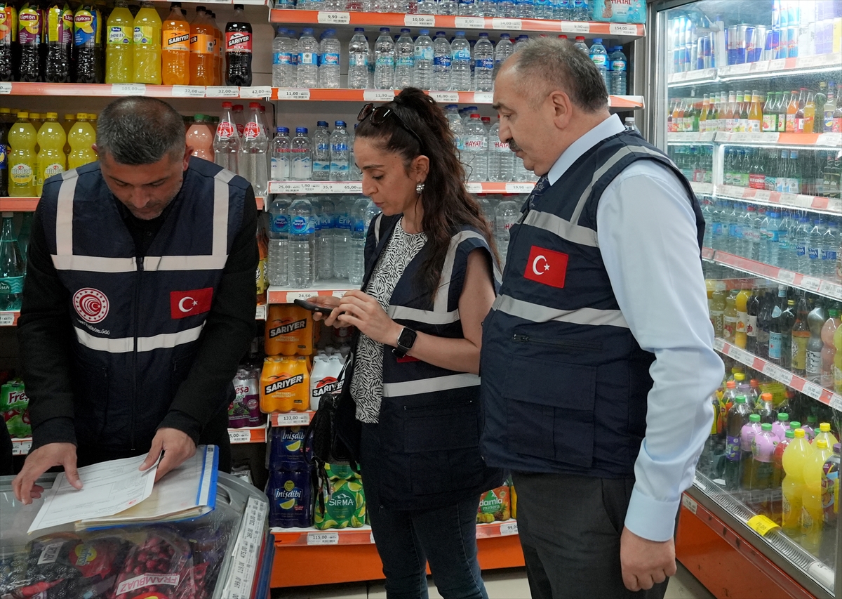 İstanbul Ticaret İl Müdürlüğü ekipleri ambalajlı su fiyatlarına yönelik denetim yaptı
