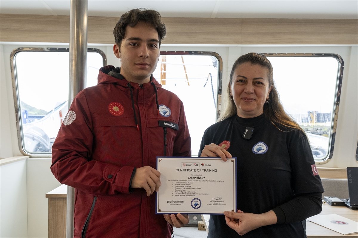 Lise öğrencileri Arktik'te teknoloji test etti
