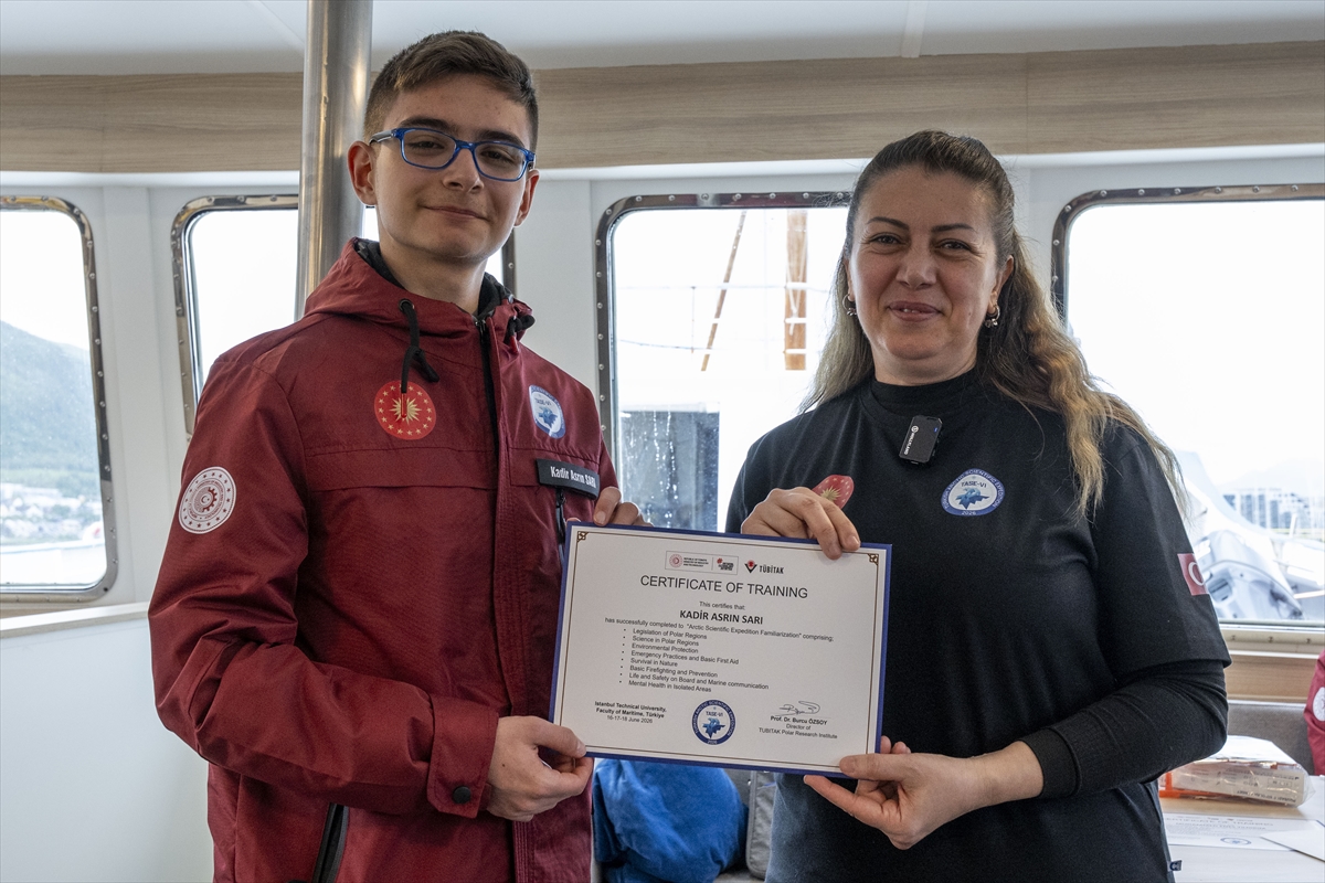 Lise öğrencileri Arktik'te teknoloji test etti
