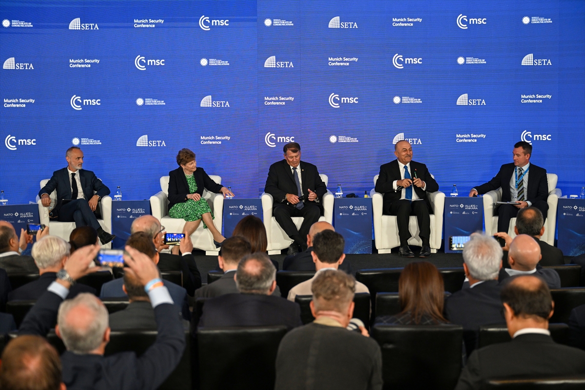 NATO Ankara Zirvesi bünyesinde "Zirveye Doğru" paneli düzenlendi