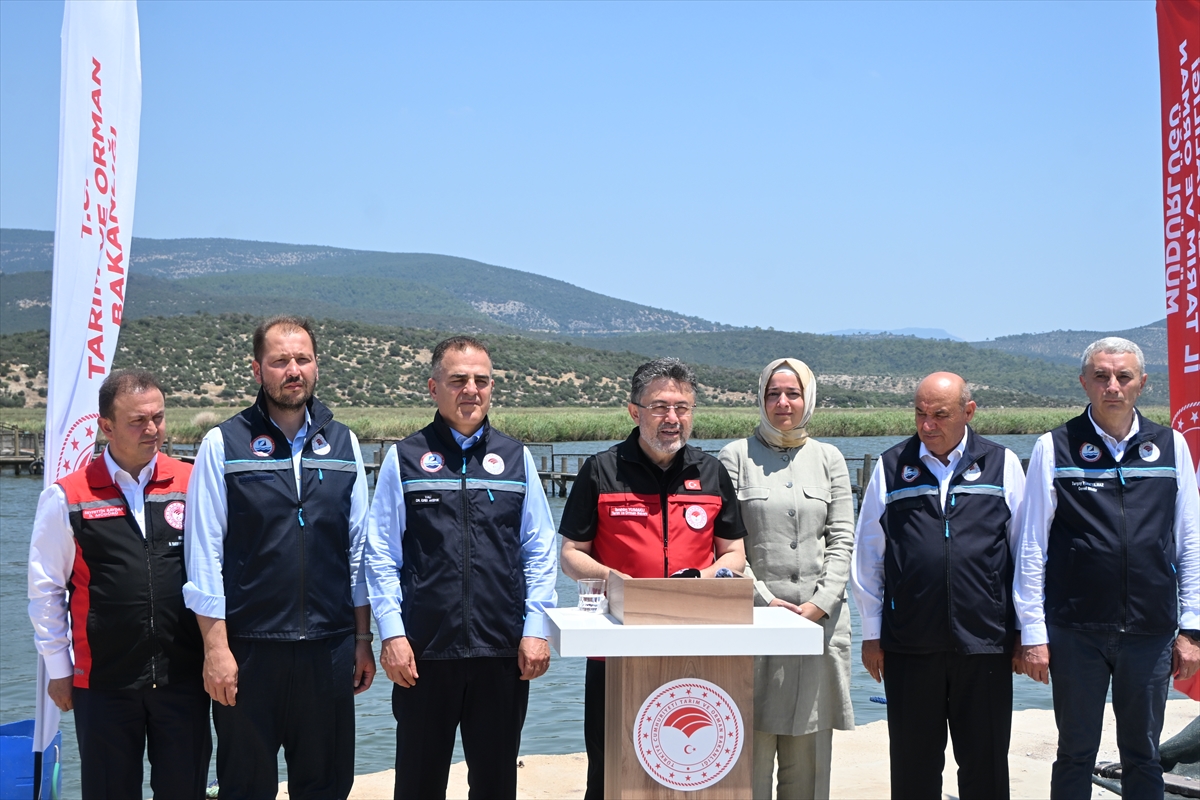 Bakan Yumaklı, Milas Güllük Körfezi'nde su ürünleri tesisini ziyaret etti: