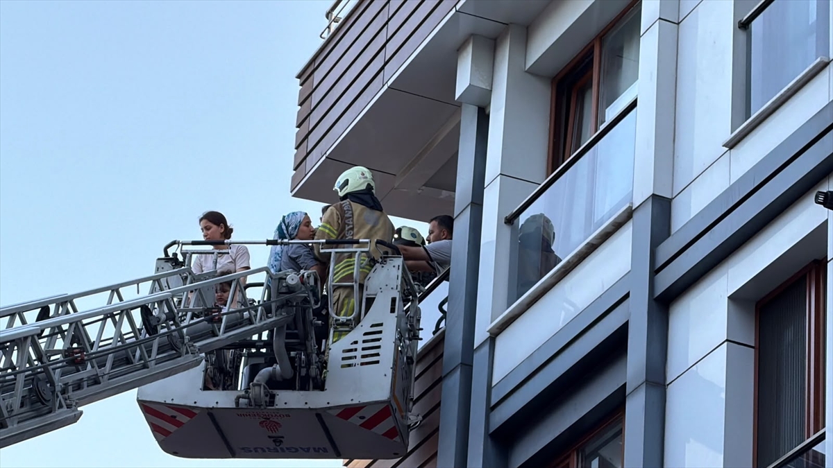 Kağıthane'de apartmanda yangın: 4 kişi etkilendi
